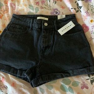 Black mom shorts from pacsun, very cute